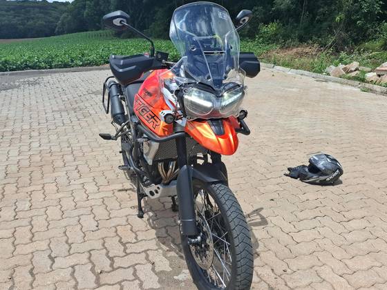 TRIUMPH TIGER 800 XCA TRIUMPH TIGER 800 XCA
